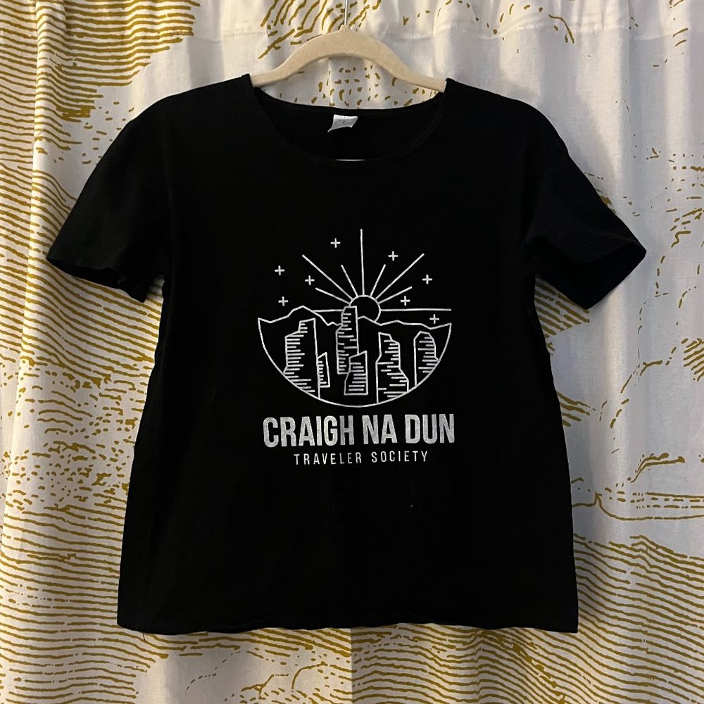 OUTLANDER Craigh Na Dun Society Emblem Girls T-Shirt